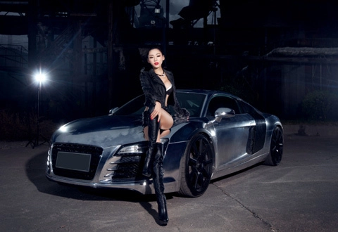  người đẹp bên audi r8 - 7