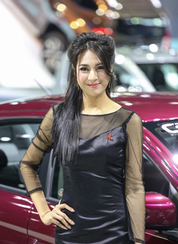  người đẹp khoe dáng tại triển lãm ôtô lớn nhất thái lan - 4