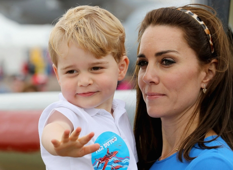 Ngưỡng mộ cách rèn cậu ấm cô chiêu bình dị của công nương kate middleton - 2