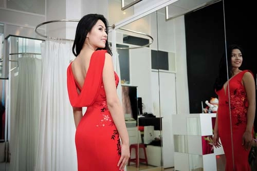 Nguyễn thị loan chọn váy đi thi hoa hậu thế giới - 2