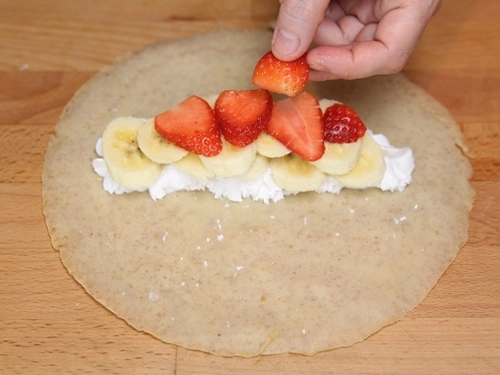 Nhân nhi bánh crepe chuối dâu tây cuối tuần - 5