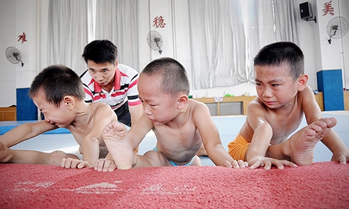 Nước mắt trẻ em trong những lò luyện huy chương vàng olympic của trung quốc - 6