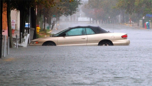  ôtô mỹ chìm trong bão sandy - 9
