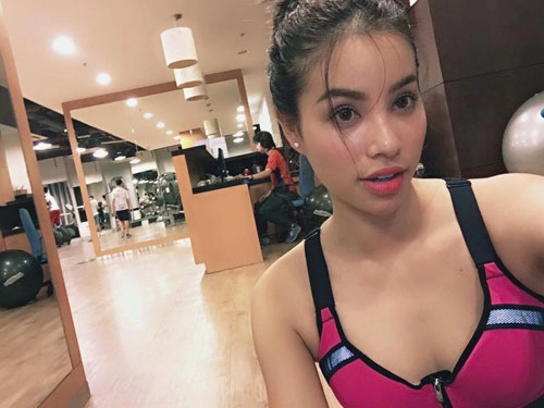 Phạm hương tự thưởng bản thân bằng 1 giờ tập gym - 2