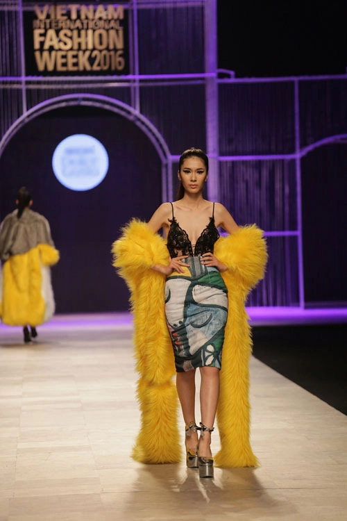 Quán quân project runway 2015 ấn tượng với thiết kế viễn tưởng tại vifw 2016 - 3