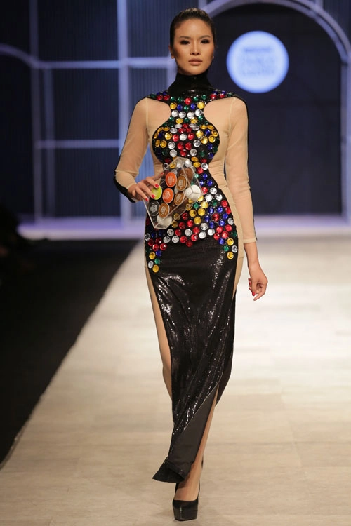 Quán quân project runway 2015 ấn tượng với thiết kế viễn tưởng tại vifw 2016 - 10