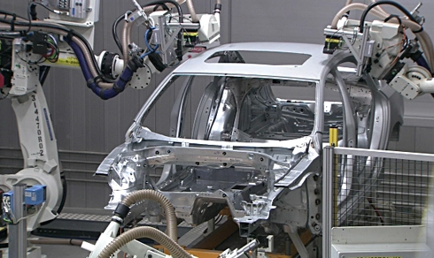  robot sản xuất ôtô - nguy cơ mất việc của con người - 1