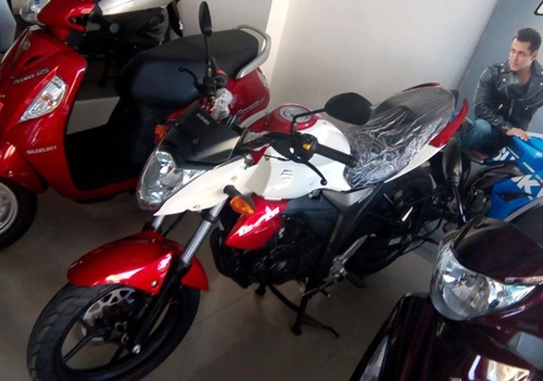  suzuki gixxer phiên bản mới giá gần 1340 usd - 1