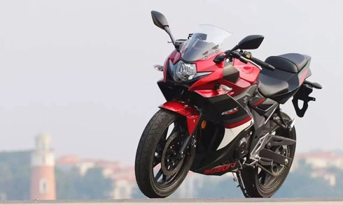  suzuki gsx-250r - đối thủ mới của honda cbr250rr - 1