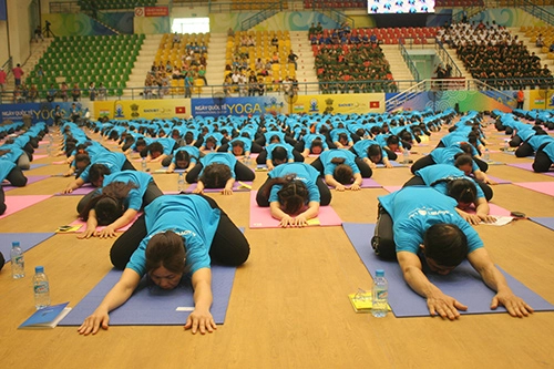 Tín đồ yoga hà nội nhộn nhịp hội tụ và khoe tài - 4