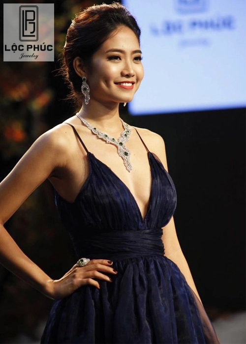 Top 10 hhhvvn 2015 khánh vân tươi trẻ mở màn show diễn lộc phúc jewelry - 7