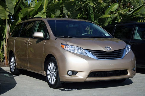  toyota công bố giá bán sienna 2011 - 1