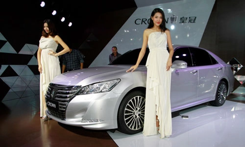  toyota crown 2015 - pha trộn giữa truyền thống và hiện đại - 1