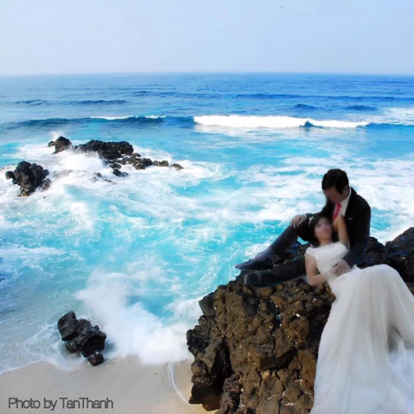 Trải bạt chụp ảnh cưới đôi vợ chồng được dân mạng cứu nguy bằng photoshop - 4