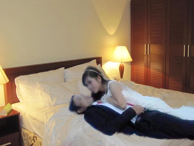 Trải bạt chụp ảnh cưới đôi vợ chồng được dân mạng cứu nguy bằng photoshop - 13