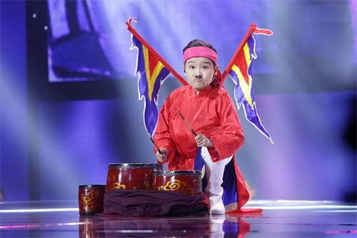 Tv show học trò đông nhi đăng quang thuyết phục thí sinh ra về vì xin đồ ăn của bạn - 2