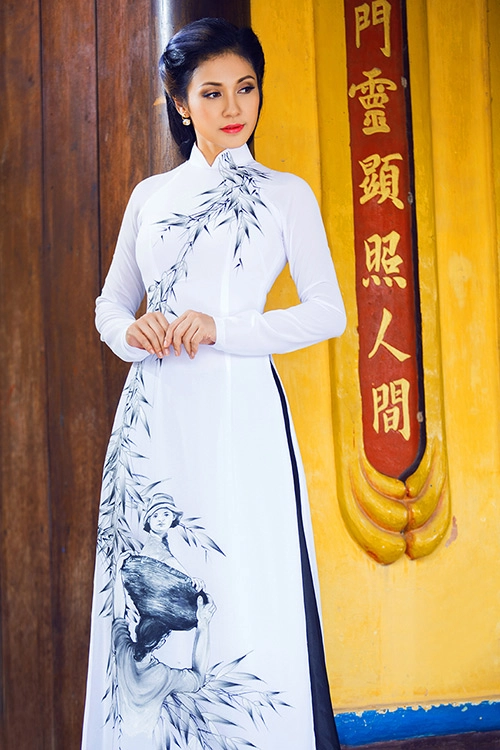 Việt trinh khoe nhan sắc vượt thời gian với áo dài - 2
