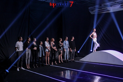 Vn next top model chóng mặt khi thí sinh ngã bầm dập vì thử thách kinh dị - 14