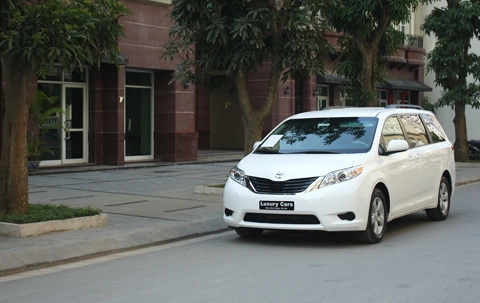  xe gia đình toyota sienna 2011 có mặt tại việt nam - 1