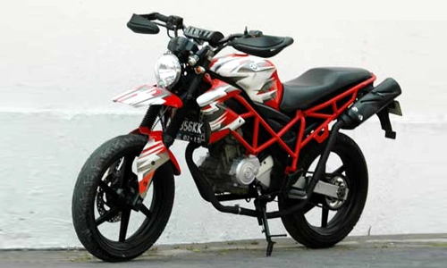  yamaha fz150i biến thành ducati hypermotard - 1