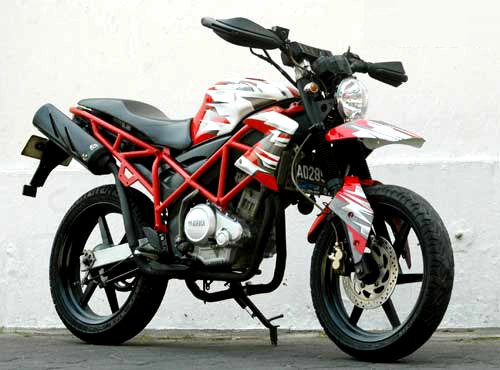  yamaha fz150i biến thành ducati hypermotard - 2