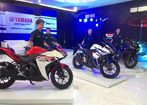  yamaha r25 chính thức ra mắt giá 4600 usd - 1