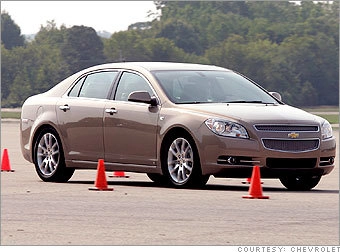  chevrolet malibu trong cuộc chiến với camry và accord - 1