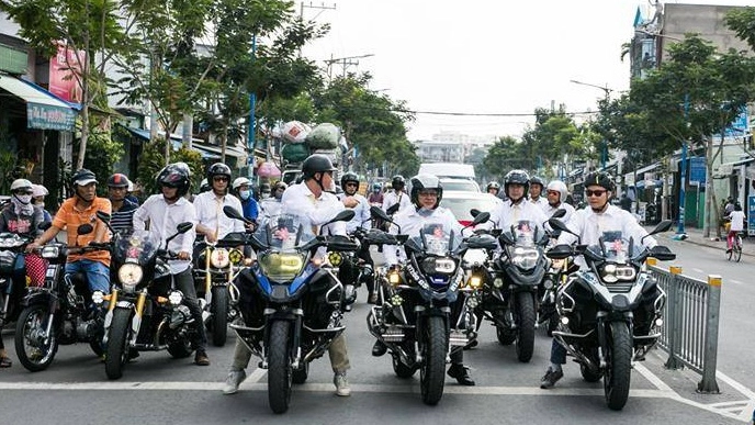 Dàn xe bmw r nine t trong buổi rước dâu hoành tráng tại sài gòn - 6