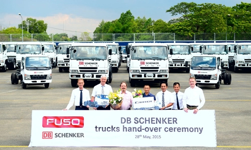  fuso bàn giao lô xe tải đầu tiên cho db schenker - 1