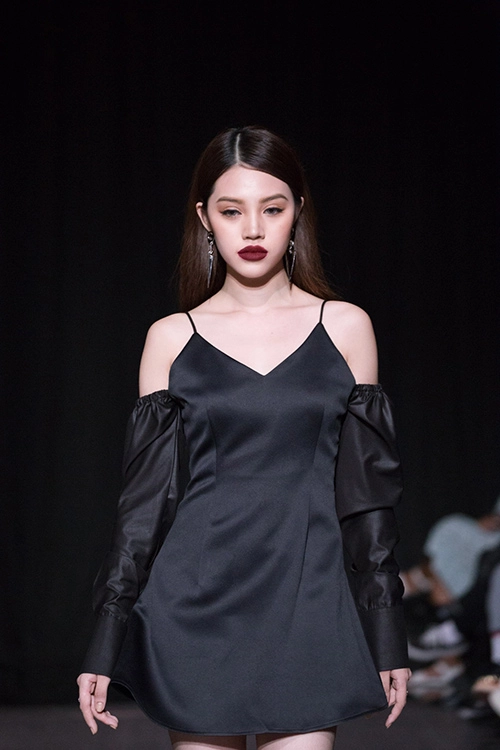 Lan khuê nhường vedette cho hoàng thuỳ để catwalk lạnh lùng thế này đây - 14