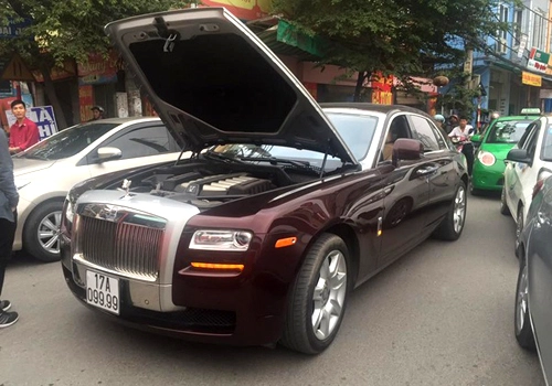  rolls-royce cũng chết máy giữa đường - 1