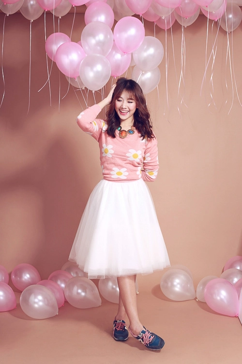 Váy áo kẹo ngọt khiến fan quên tuổi thật của hari won - 11