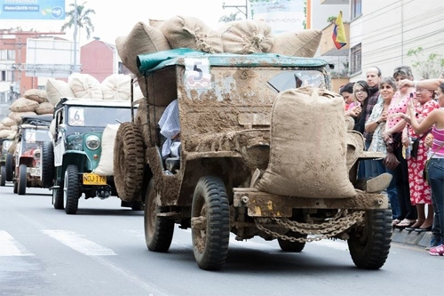  xe jeep chất hàng ngập nóc - văn hóa chỉ có ở colombia - 4