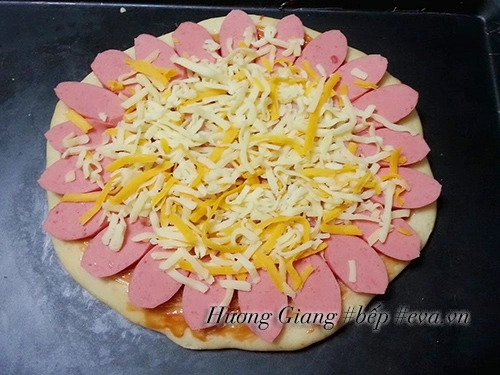 Bánh pizza xúc xích giăm bông tuyệt ngon - 7