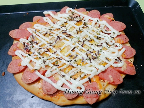 Bánh pizza xúc xích giăm bông tuyệt ngon - 8