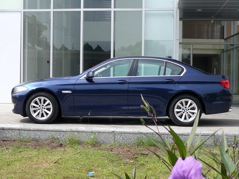  bmw 523i - sang trọng và thể thao dưới nắng sài gòn - 1