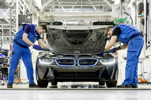  bmw i8 và dây chuyền sản xuất bằng robot - 1