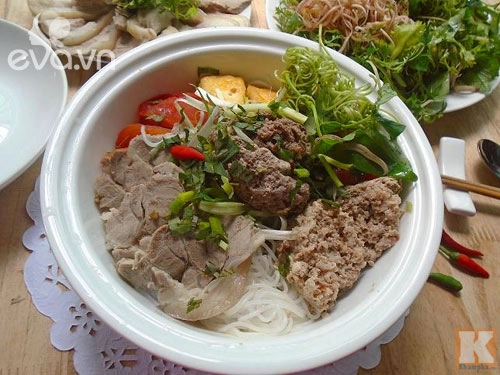 Bữa sáng đủ chất với bún riêu cua giò heo - 9