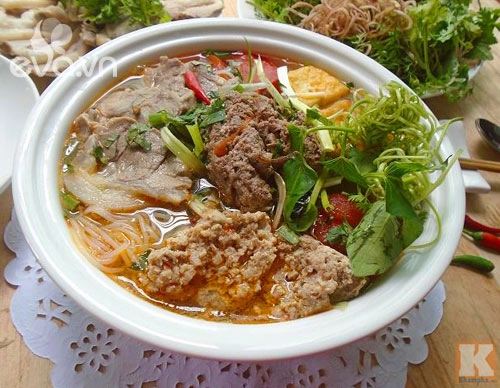 Bữa sáng đủ chất với bún riêu cua giò heo - 10