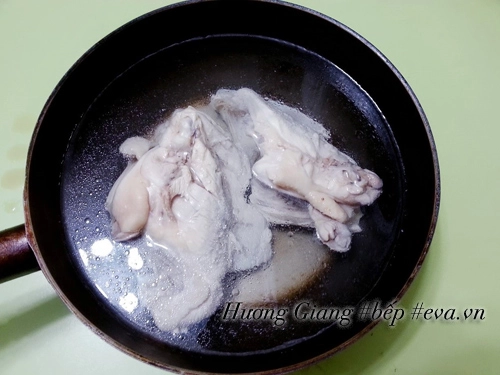 Canh dưa chua nấu thịt bò trôi cơm vô cùng - 2