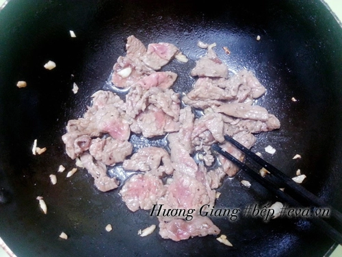 Canh dưa chua nấu thịt bò trôi cơm vô cùng - 4