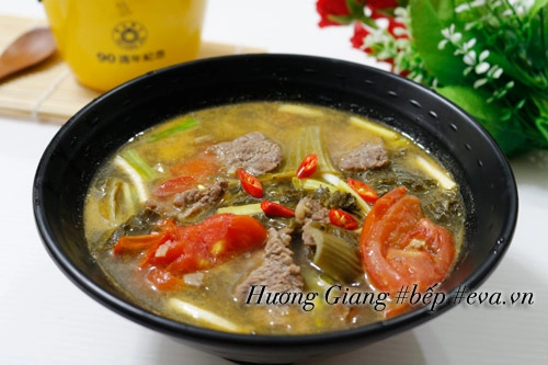 Canh dưa chua nấu thịt bò trôi cơm vô cùng - 6