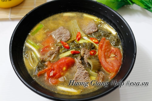 Canh dưa chua nấu thịt bò trôi cơm vô cùng - 7