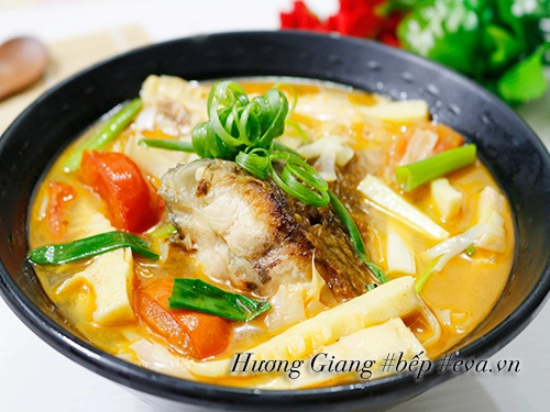 Canh măng chua nấu cá chua tuyệt ngon - 7