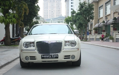  chrysler 300 touring - sedan hầm hố của mỹ - 1