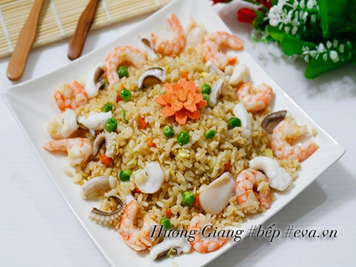 Cơm chiên hải sản nóng hổi no bụng bữa sáng - 6