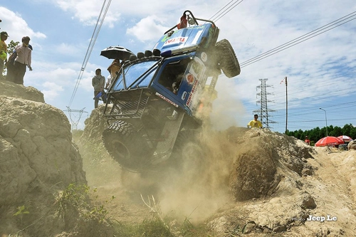  dân chơi off-road việt vật lộn với bùn đất - 1