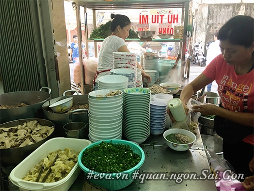 Hàng hủ tiếu cật heo miếng to đùng nước lèo ngọt lịm nhìn là mê - 3