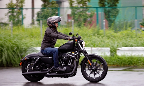  harley-davidson iron 883 - môtô cho người trẻ việt nam - 1