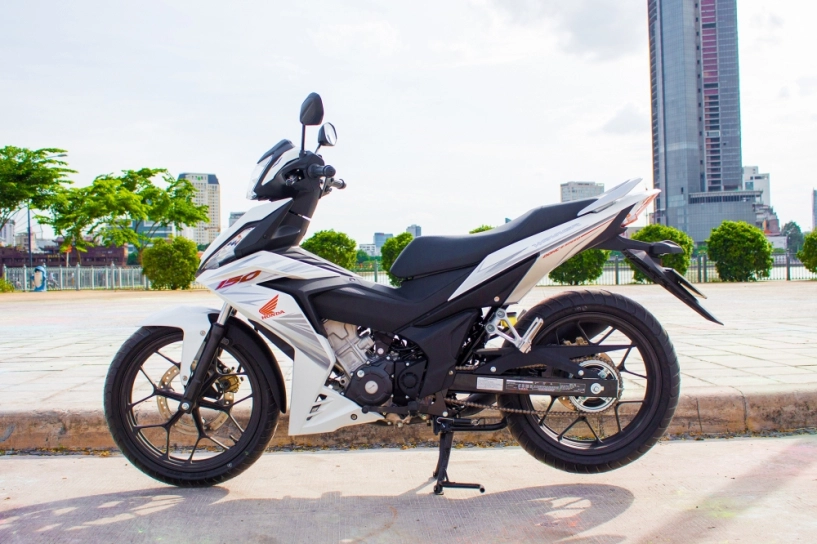 Honda winner 150 anh em đi thay nhớt thợ lỡ tay châm 122 lít - 1